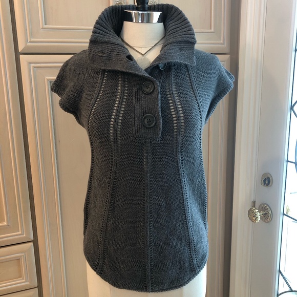 BCBGMaxAzria Sweaters - BCBGMAXAZRIA Short Sleeve Convertible Neck Sweater